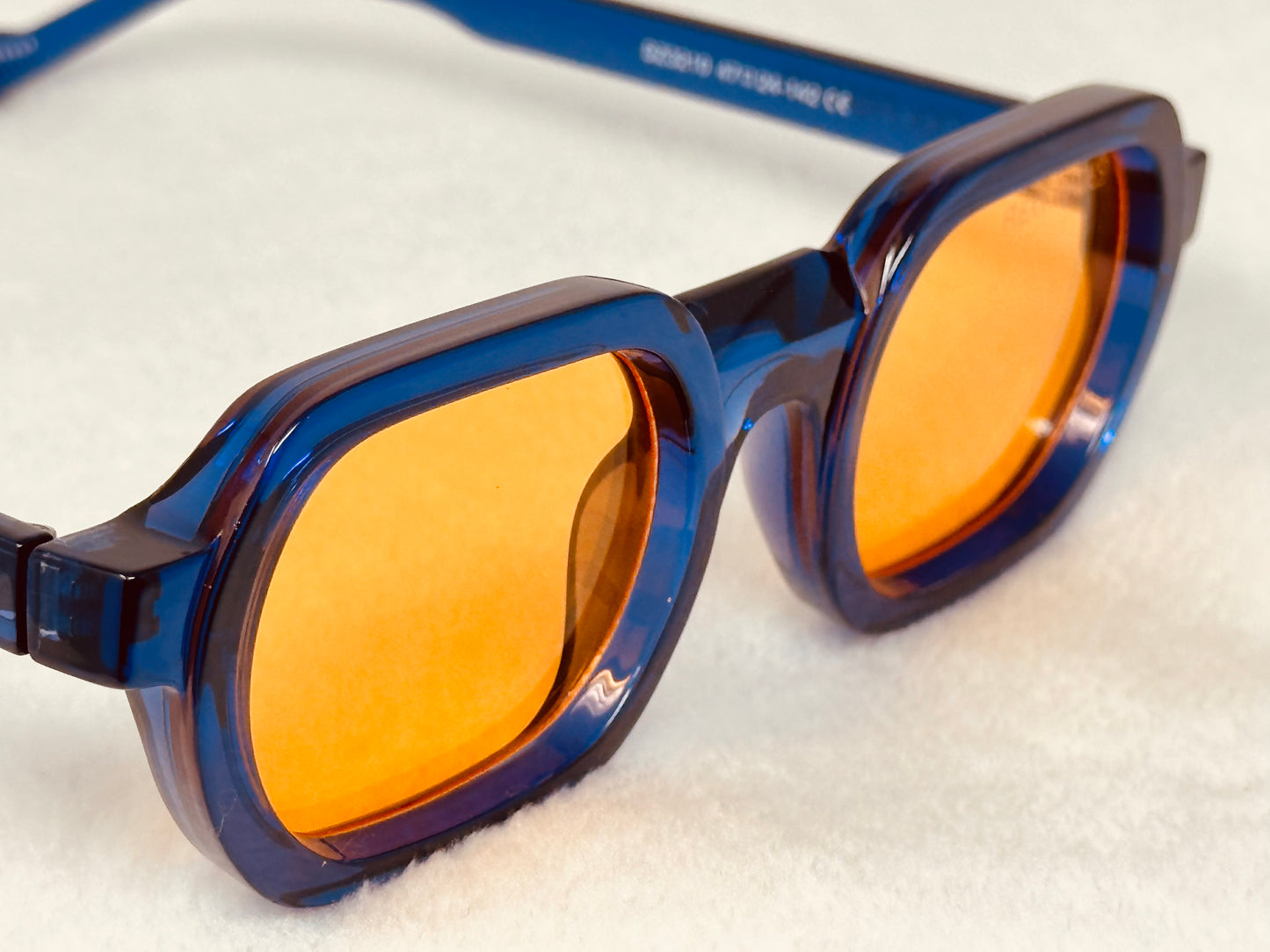 oRANGE 'N BLuES