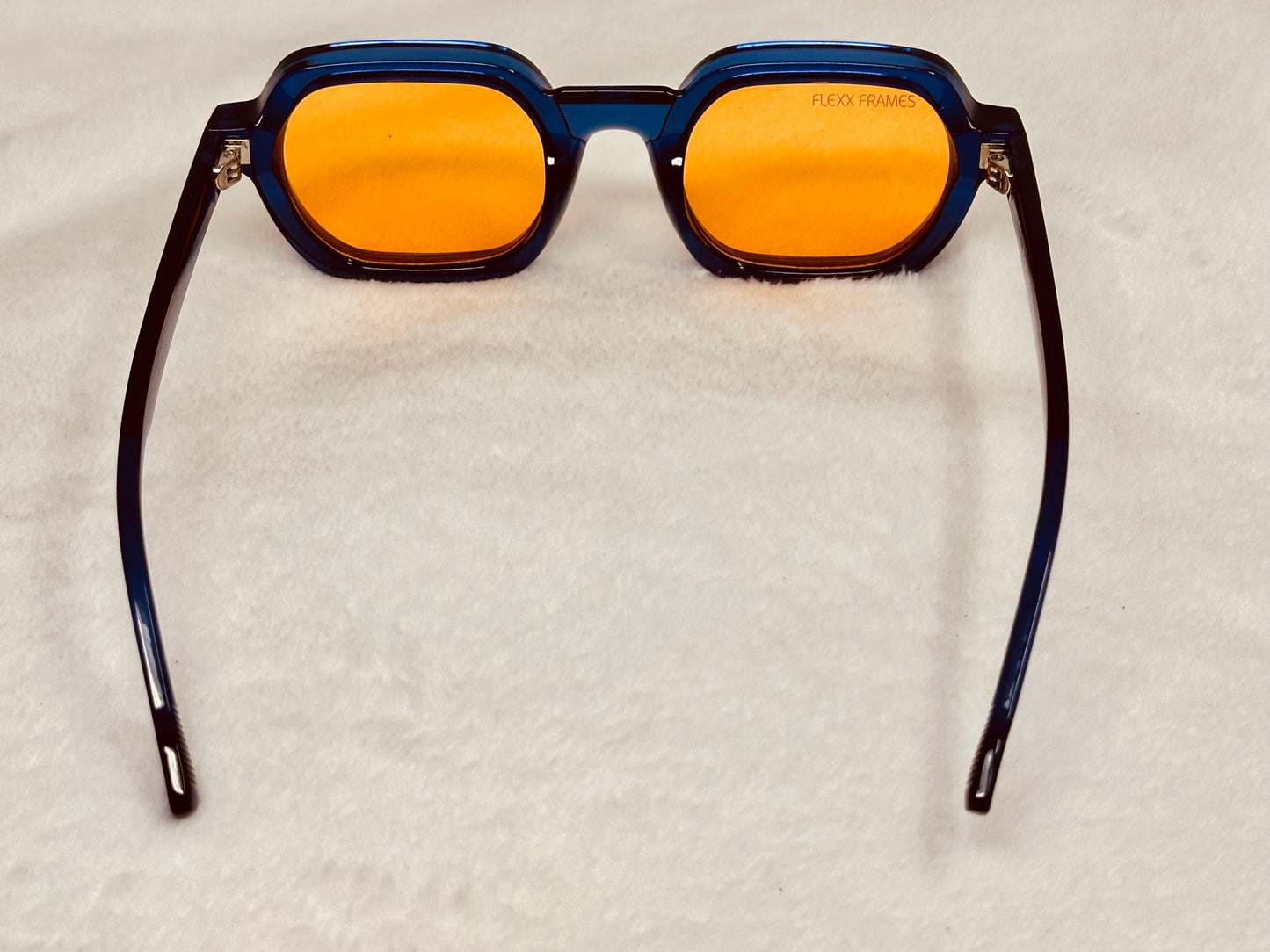 oRANGE 'N BLuES